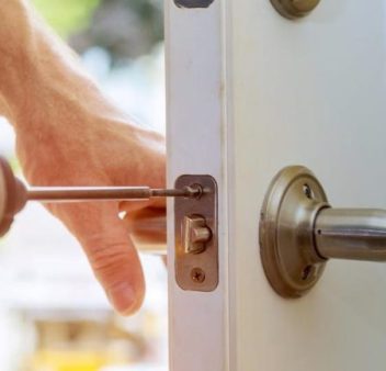 featured-image-locksmith-768x432-1.jpeg